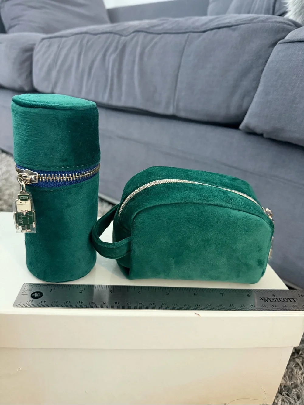 La Mer Emerald Green Velvet Cosmetic Pouch Set